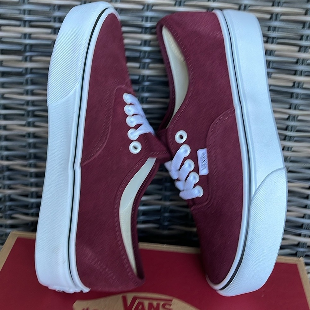 Vans WMNS Authentic Platfor
(Suede) Port Royale/True
VN0ARAVRJNR Platforms - Picture 6 of 16